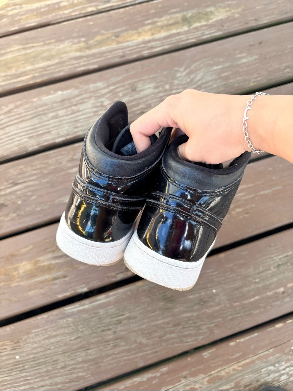 Nike Air Jordan 1 Mid Patent Leather Sneakers – Size 6.5Y / Women’s 8 - Picture 5 of 7